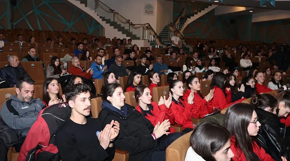 Audience at the athlete-health talk in Nilüfer